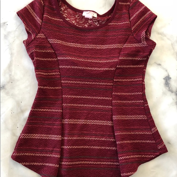 đź’™Burgundy Lace Bow Top - Picture 3 of 4